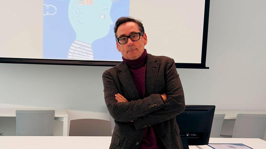 Francisco J. Carrero Barril es doctor en Psicología Evolutiva, profesor de la Facultad de Psicología y Logopedia de la Universidad de Málaga y especialista en los trastornos del neurodesarrollo y en las alteraciones de la comunicación y el lenguaje.