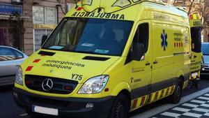 Ambulància del SEM en un carrer de Barcelona
