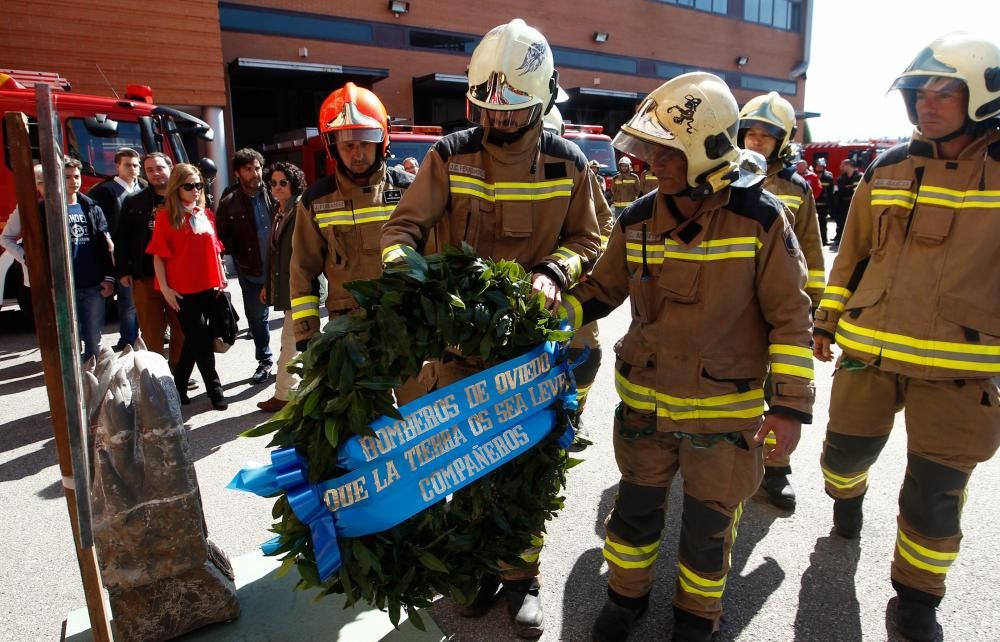 Homenaje al bombero fallecido en el incendio de Uría hace un año