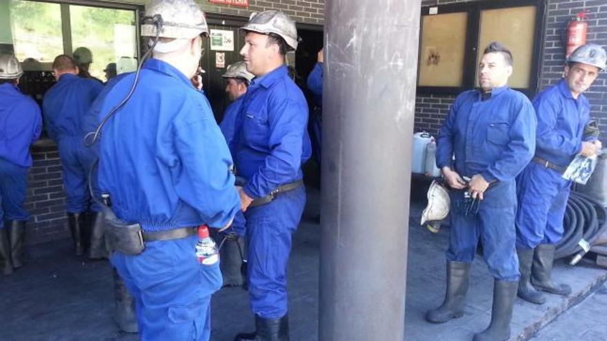 Mineros en el pozo de Cerredo, propiedad de Coto Minero Cantábrico.