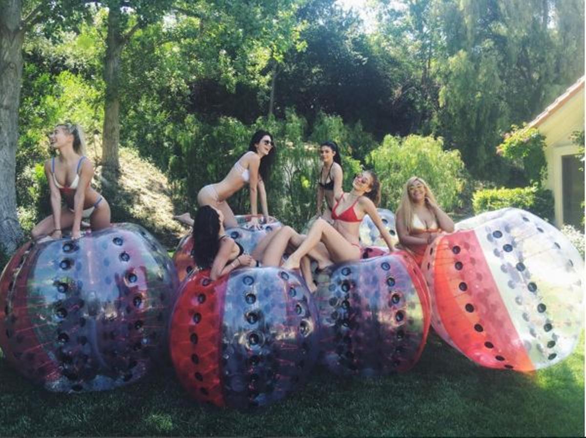Sesión de fotos improvisada en la fiesta de las Jenner