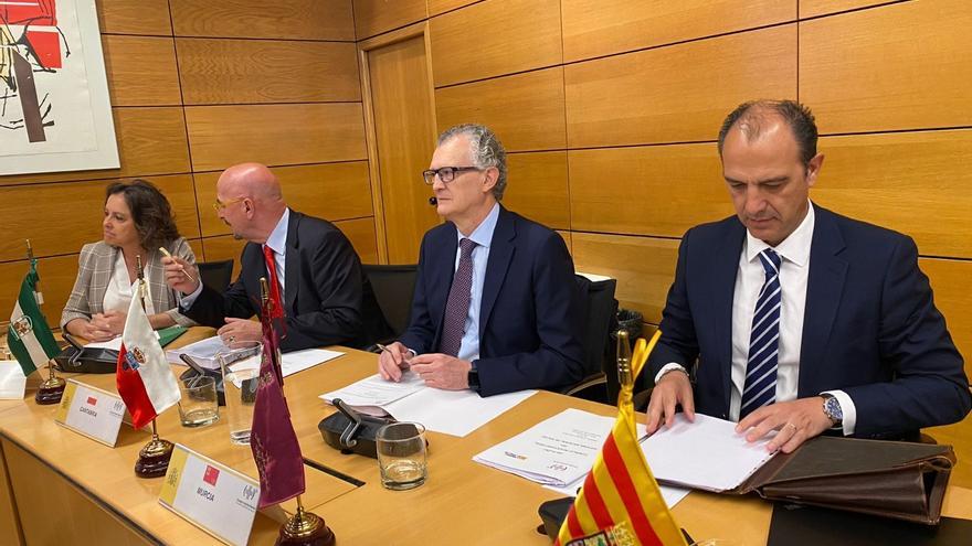 Murcia exige a la ministra de Sanidad que rectifique su gestión "sectaria" del Estatuto Marco