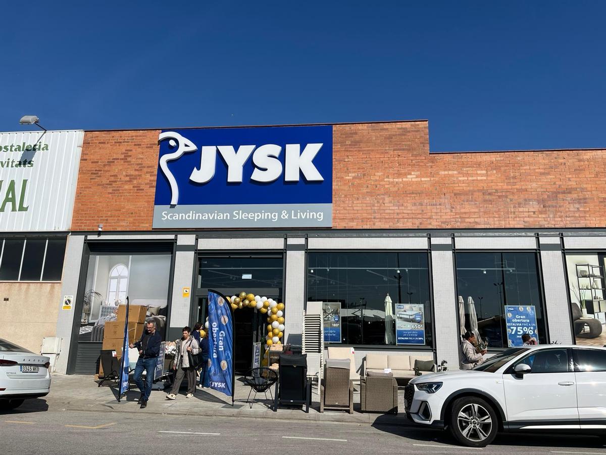La botiga de JYSK a Sant Fruitós ha rebut aquest matí els primers compradors