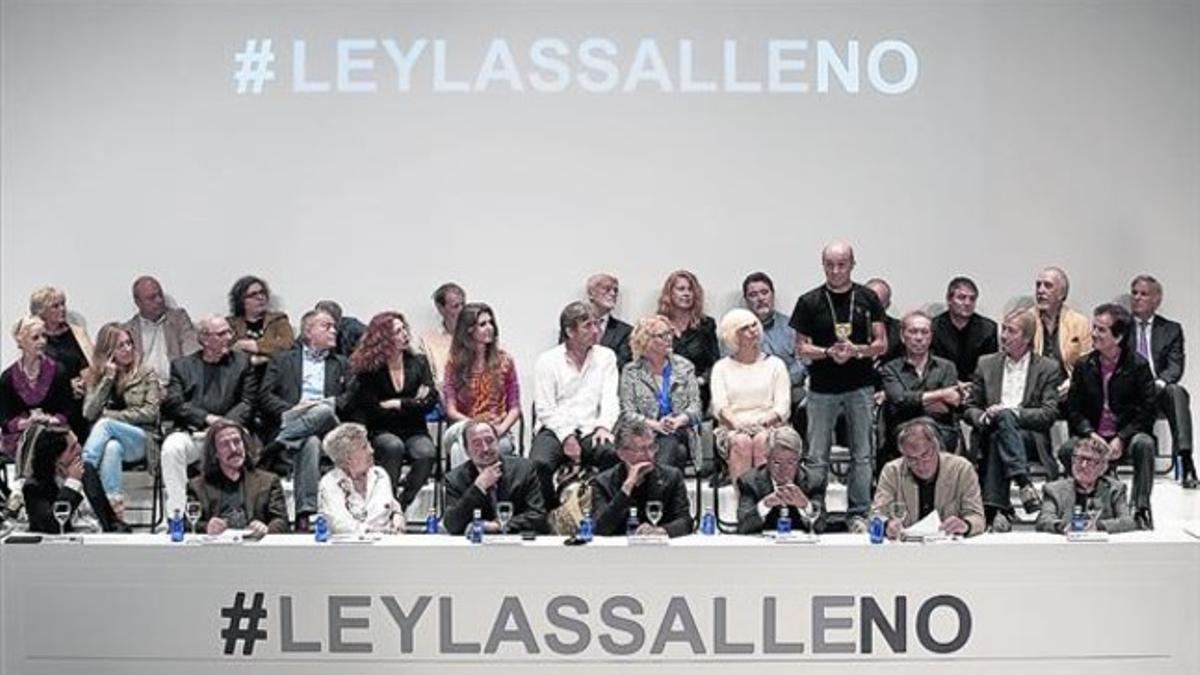 Artistas, autores y productores, ayer, en el Círculo de Bellas Artes de Madrid, donde presentaron el acto de protesta contra la 'ley Lasalle'.