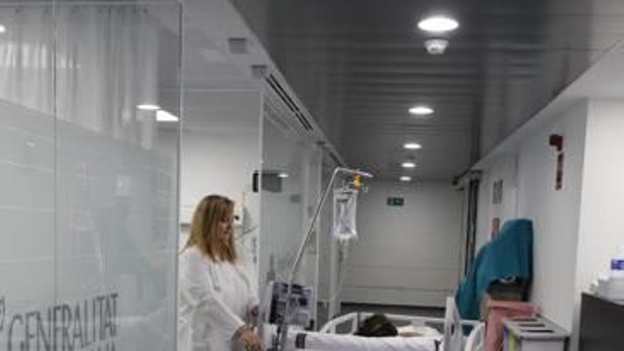 La falta de camas en Urgencias vuelve a dejar a pacientes en los pasillos en el Hospital General