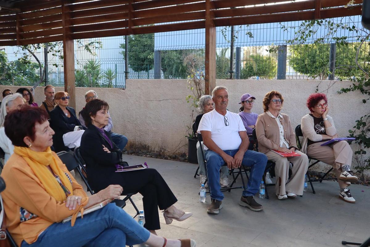 Saturninita acogió el II Encuentro de Poesía Maspalomas Faro de Versos Saturninita acogió el II Encuentro de Poesía Maspalomas Faro de Versos
