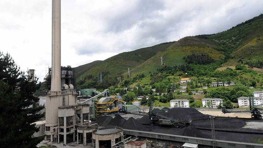 Central térmica de Soto de la Barca (Tineo), propiedad de Naturgy.