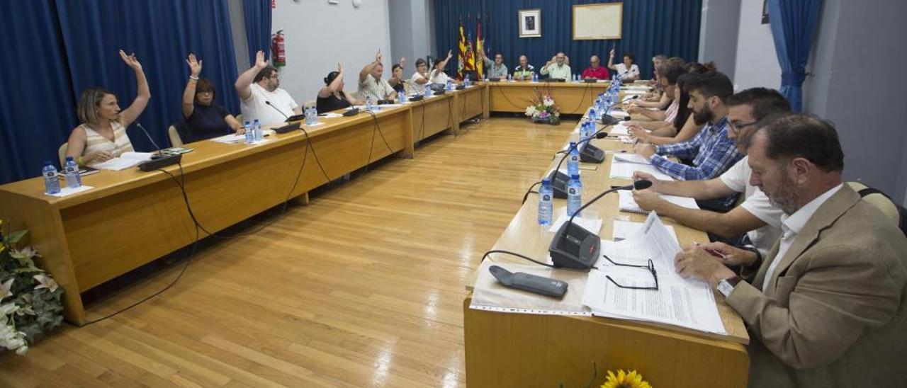 El pleno aprueba la modificación de crédito de 3,1 millones.