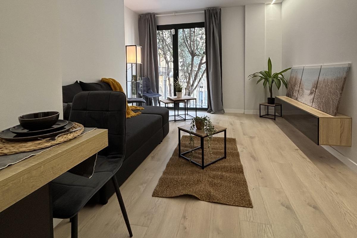 L'interior d'un dels pisos en venda recent reformat