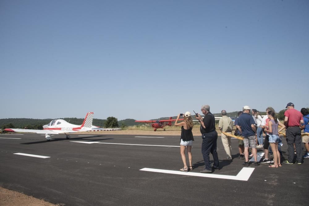 El camp de vol El Prat de Moià estrena una nova pista asfaltada