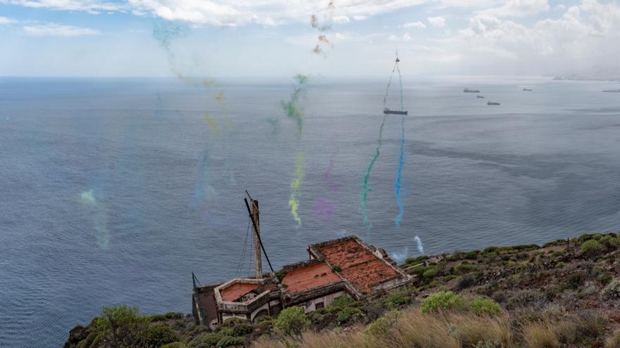 El Semáforo de Igueste &#039;saluda&#039; al Juan Sebastían Elcano a su paso por Tenerife