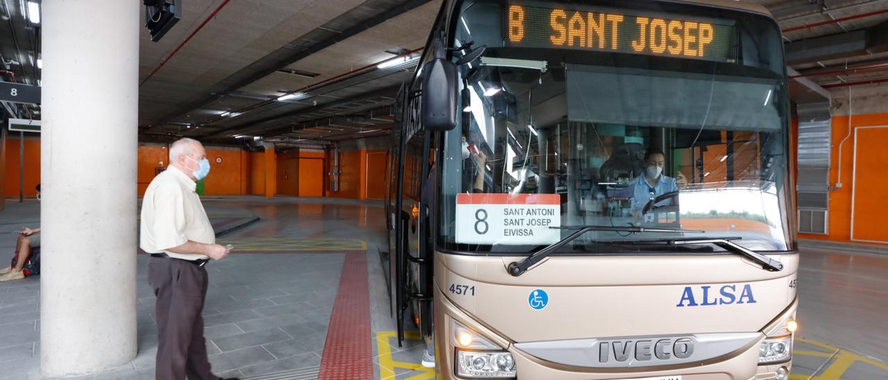 Estación autobuses del Cetis durante la crisis coronavirus