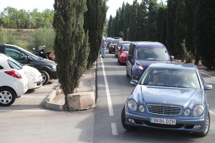 Día de Todos los Santos en el cementerio de Lorca