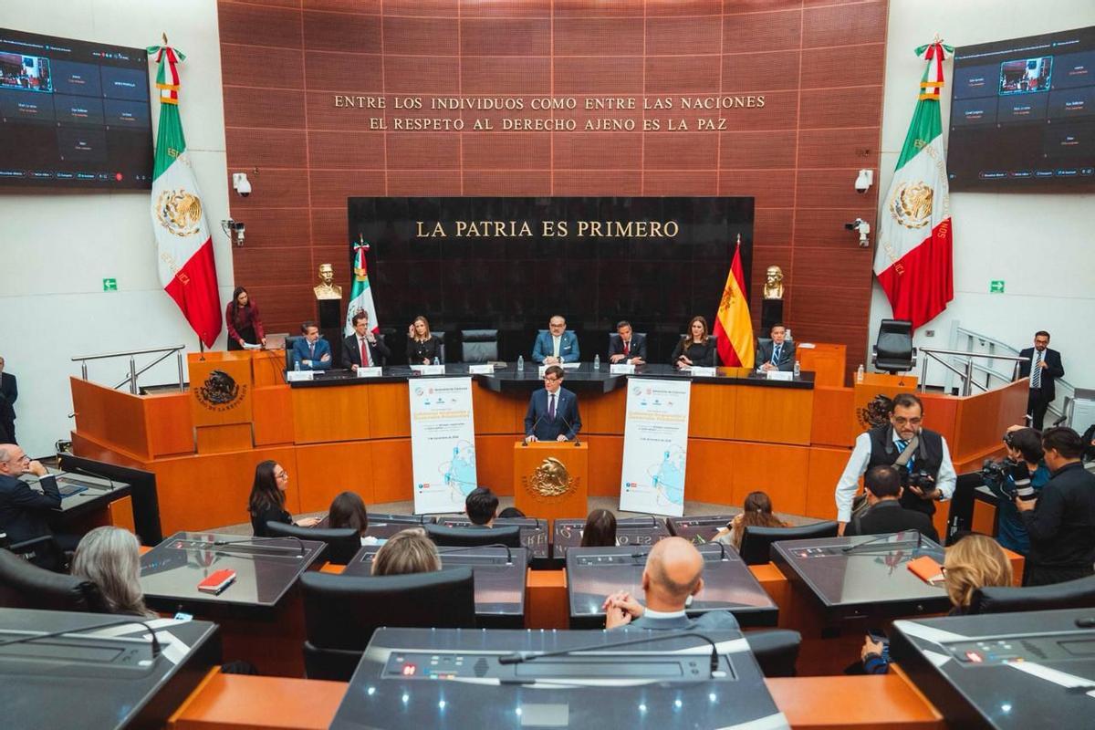 Salvador Illa en el Senado de México.