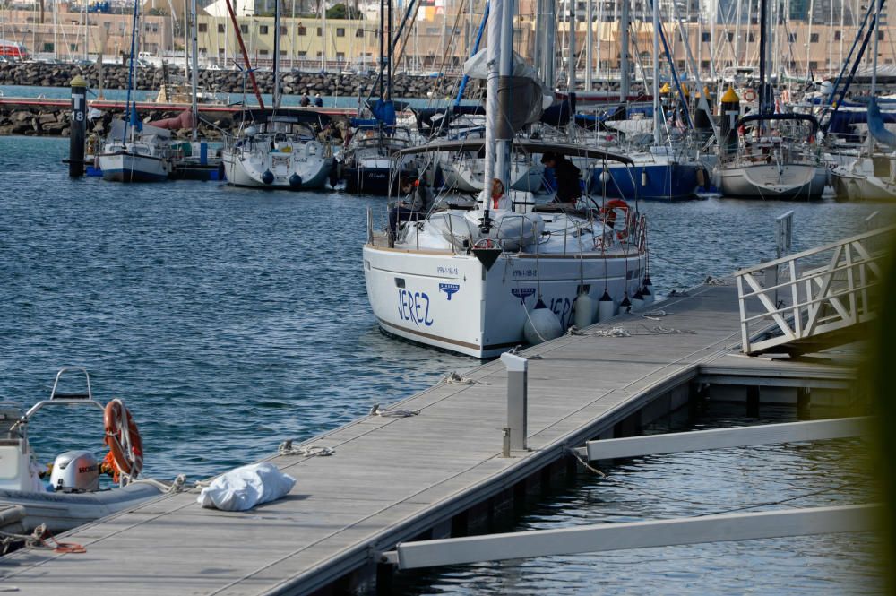 Las Palmas de Gran Canaria. Cadaver en el Muelle Deportivo  | 12/04/2019 | Fotógrafo: José Carlos Guerra