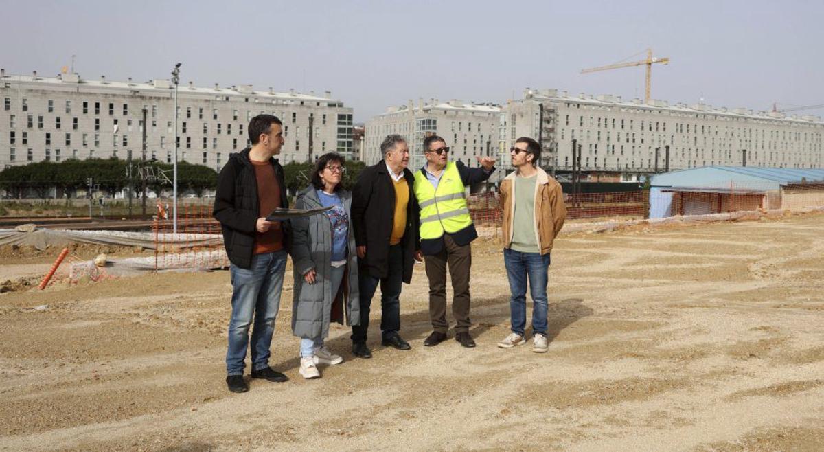 Visita del equipo de gobierno para comprobar el avance de las obras. | GUSTAVO SANTOS
