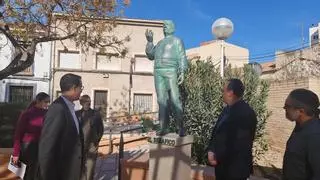 El poeta popular El Serafico ya tiene una estatua en Elda