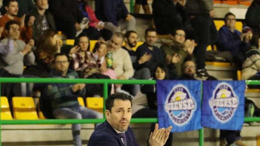 Gonzalo García de Vitoria, entrenador del COB. // Jesús Regal