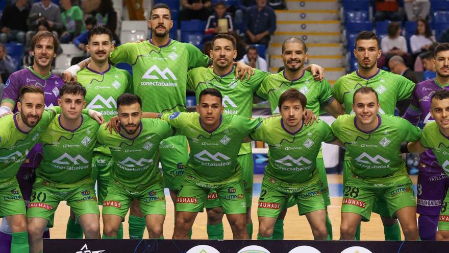 El Palma Futsal posa antes del partido ante el Lubawa polaco del pasado jueves en Son Moix. |