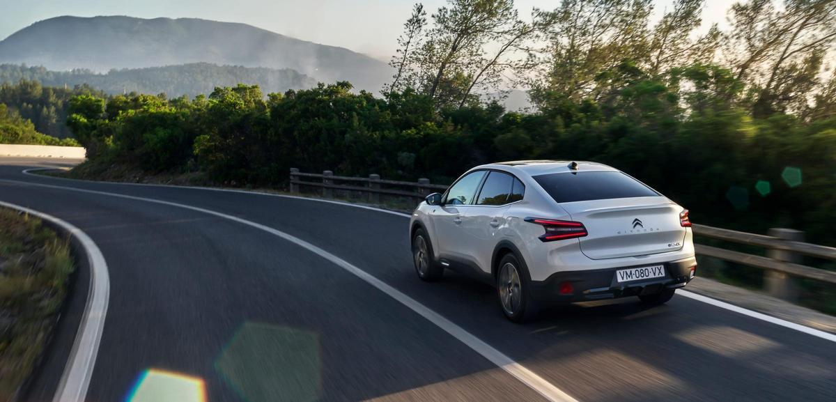 Las suspensiones Citroën Advanced Comfort, de serie en toda la gama, refuerzan la sensación de viajar en una alfombra voladora