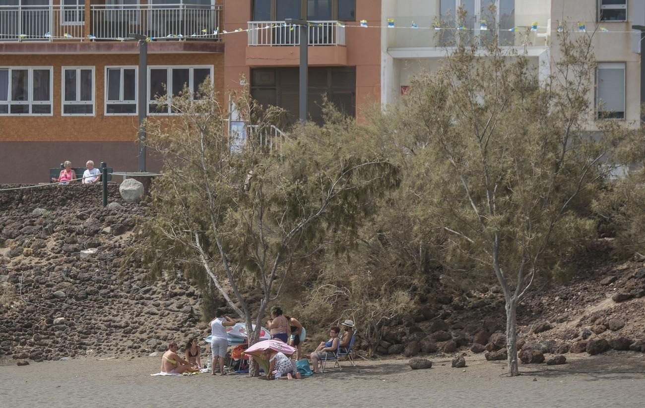 Domingo de calor y playa en Melenara