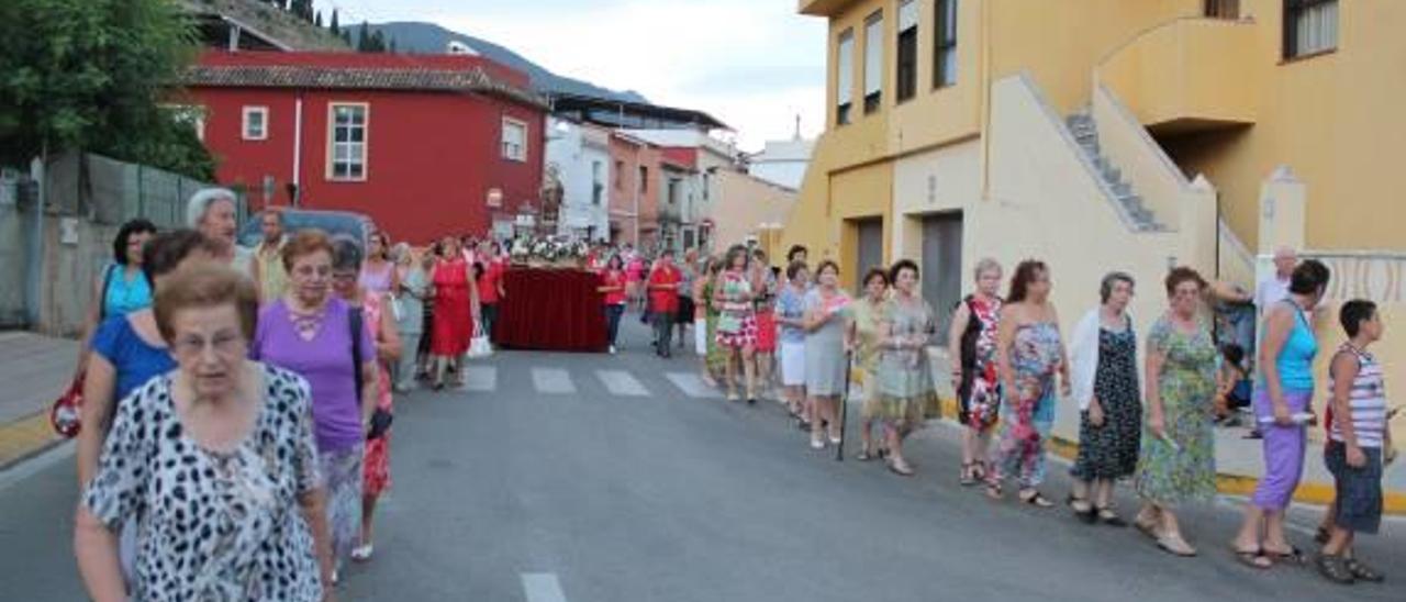 Villalonga une tradición, música y gastronomía en sus fiestas patronales