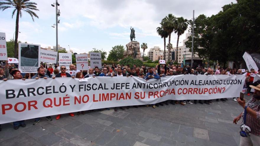 Die Demonstranten zogen von der Plaça d&#039;Epanya zum Gerichtsgebäude.