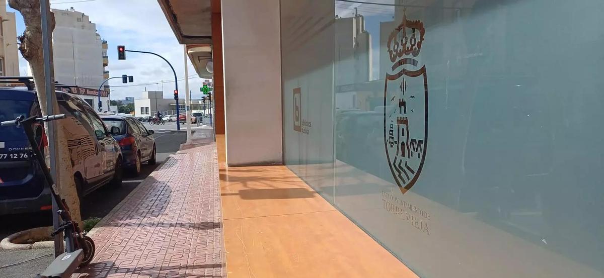 Biblioteca de la Avenida de Diego Ramírez en el barrio del Acequión