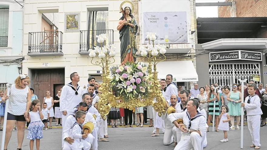 Moncofa se rinde a su patrona en una procesión muy emotiva