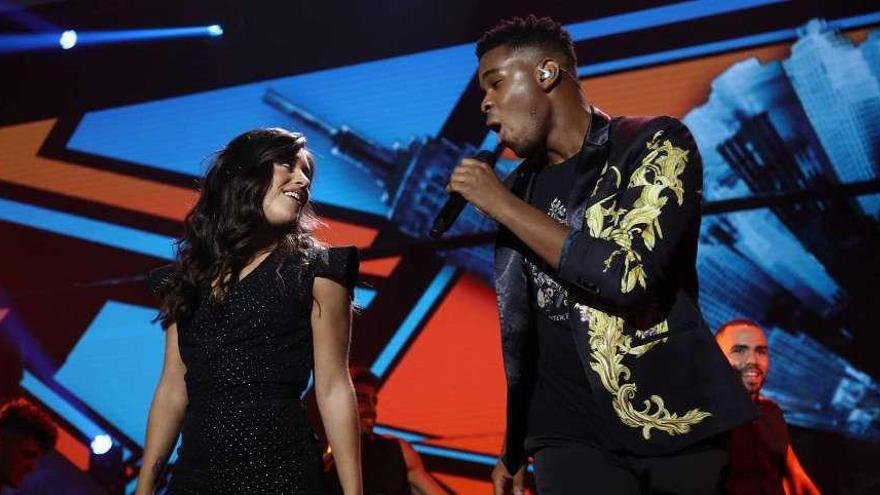 Famous y Noelia, durante su actuación en la gala 3 de &#039;Operación Triunfo&#039;.