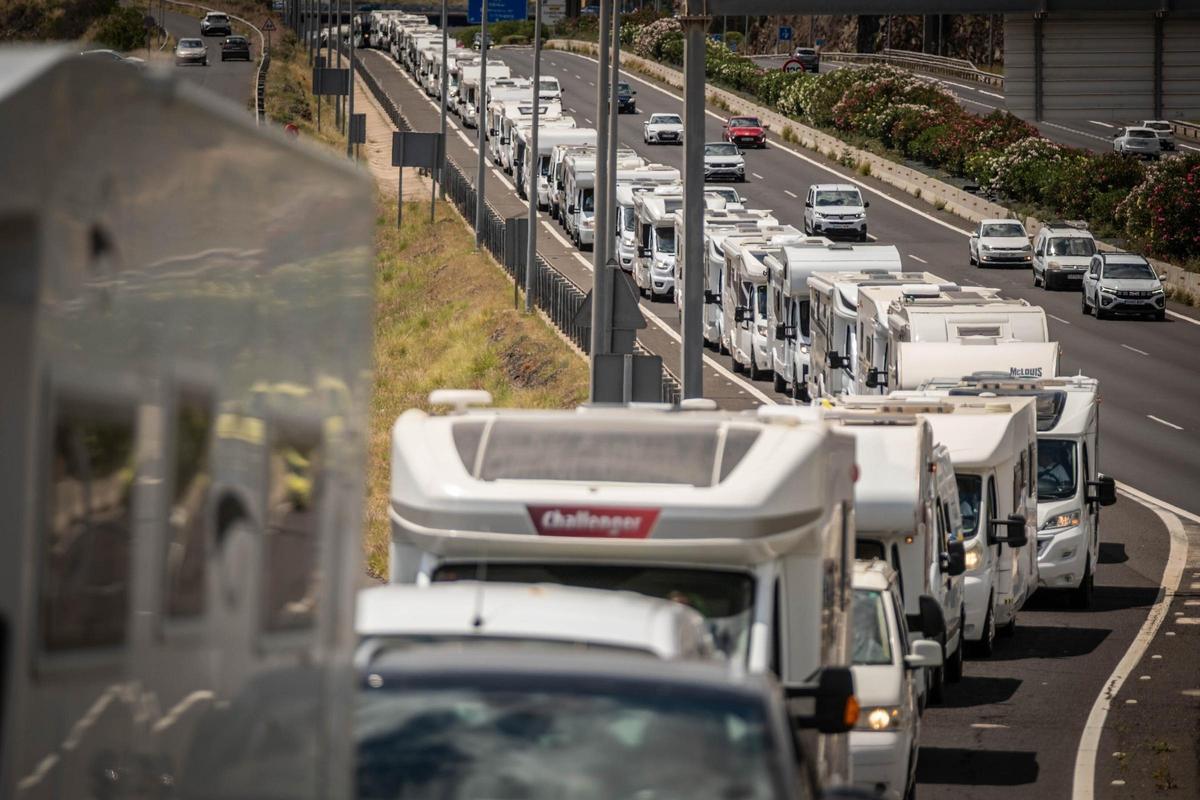 La cola de caravanas en la autopista del Sur.