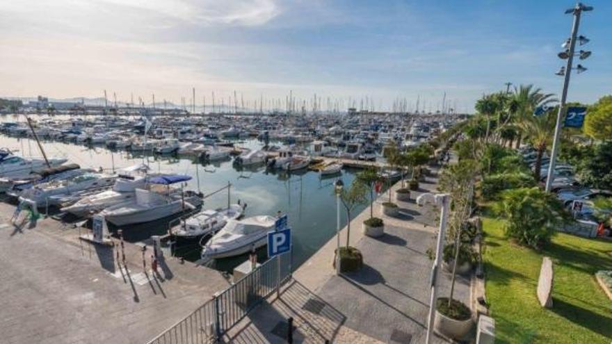 Imagen aérea del puerto deportivo de Alcúdia