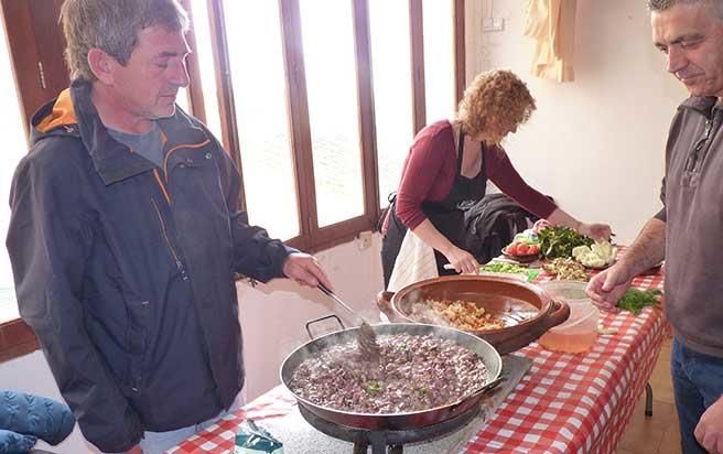 Ses Nines cocinan el mejor frito pascual