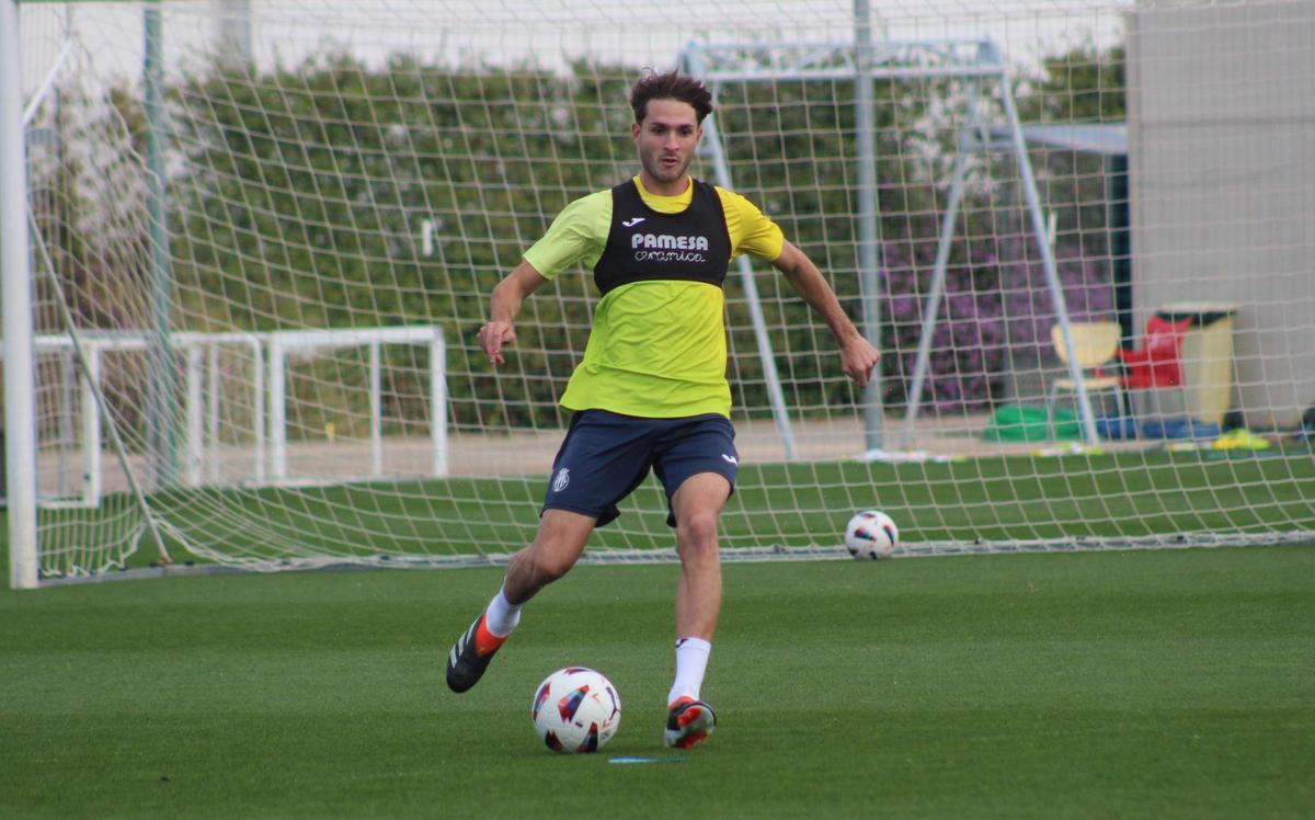 El mediocentro Carlo Adriano apunta a ser titular frente al Burgos, esta tarde.