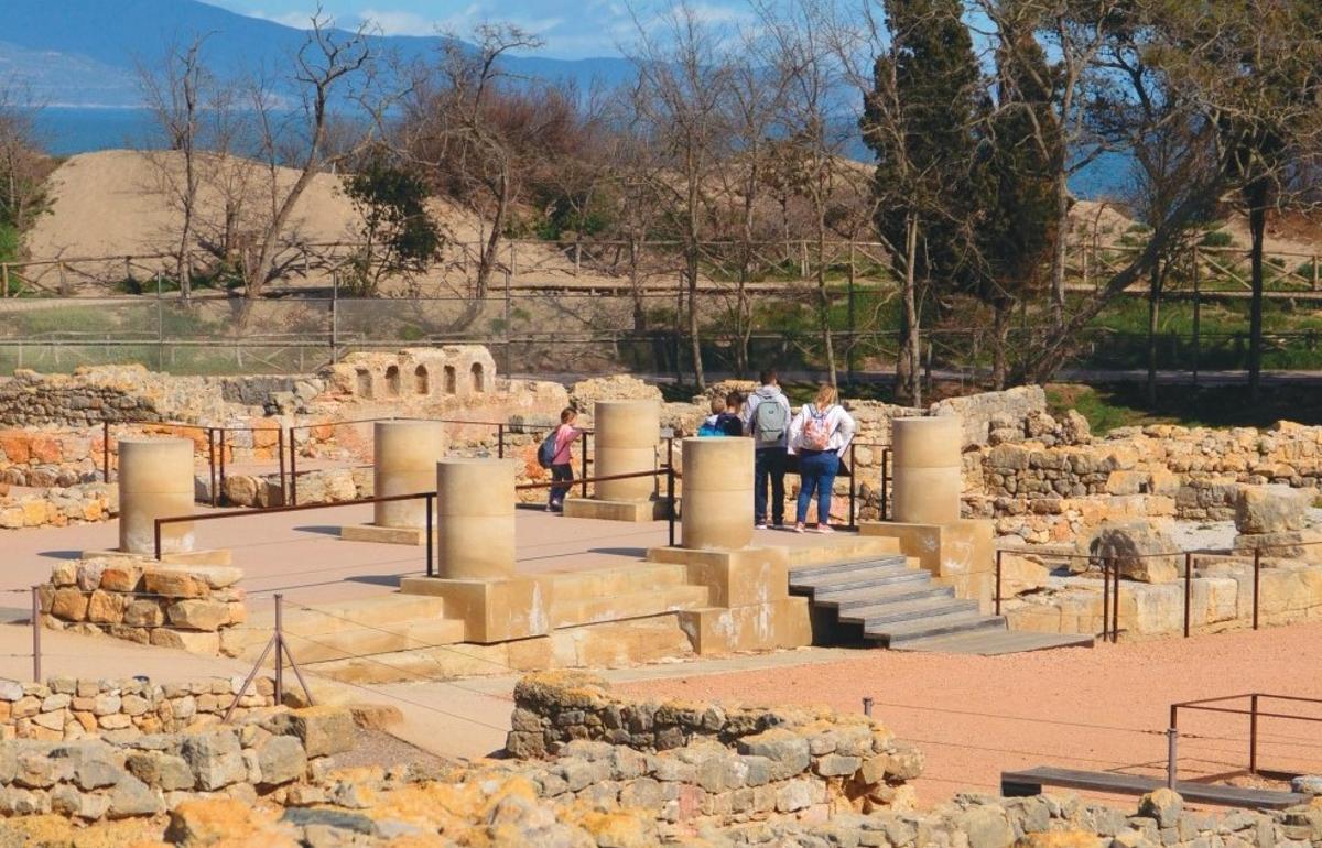 Visitants en el jaciment d'Empúries