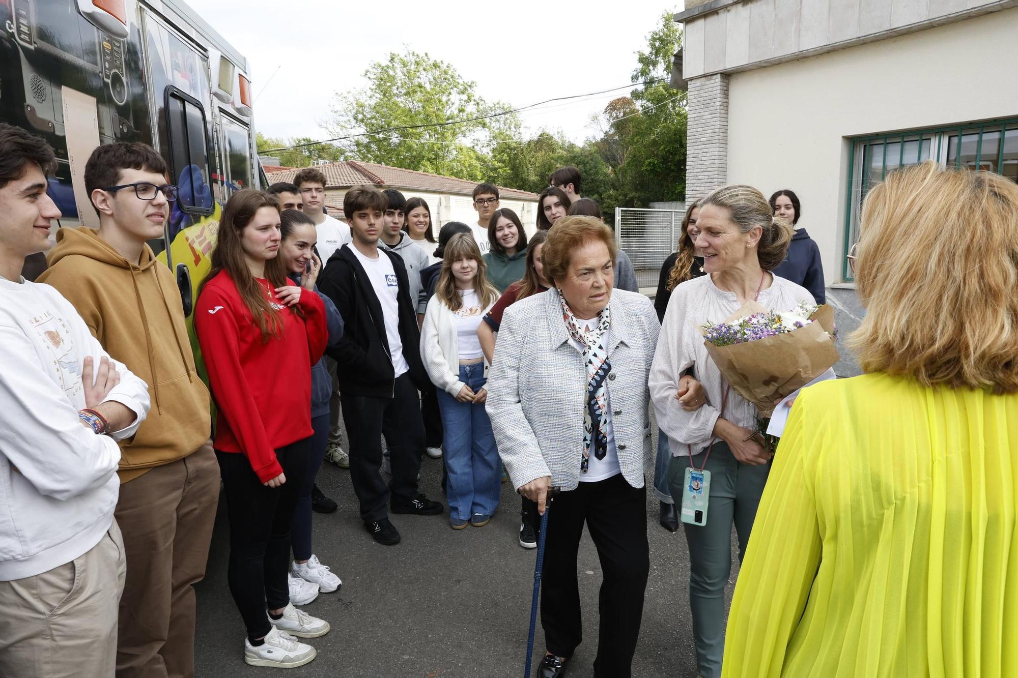 El homenaje en La Corolla a la primera conductora de ambulancias en Asturias, en imágenes