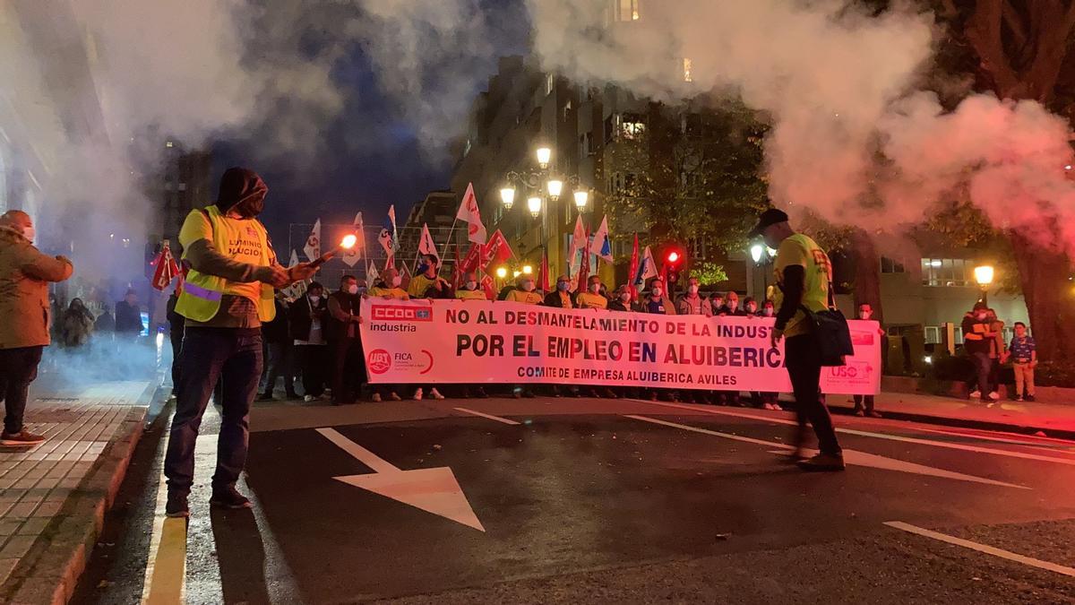 La marcha, a su paso por Calvo-Sotelo en Oviedo