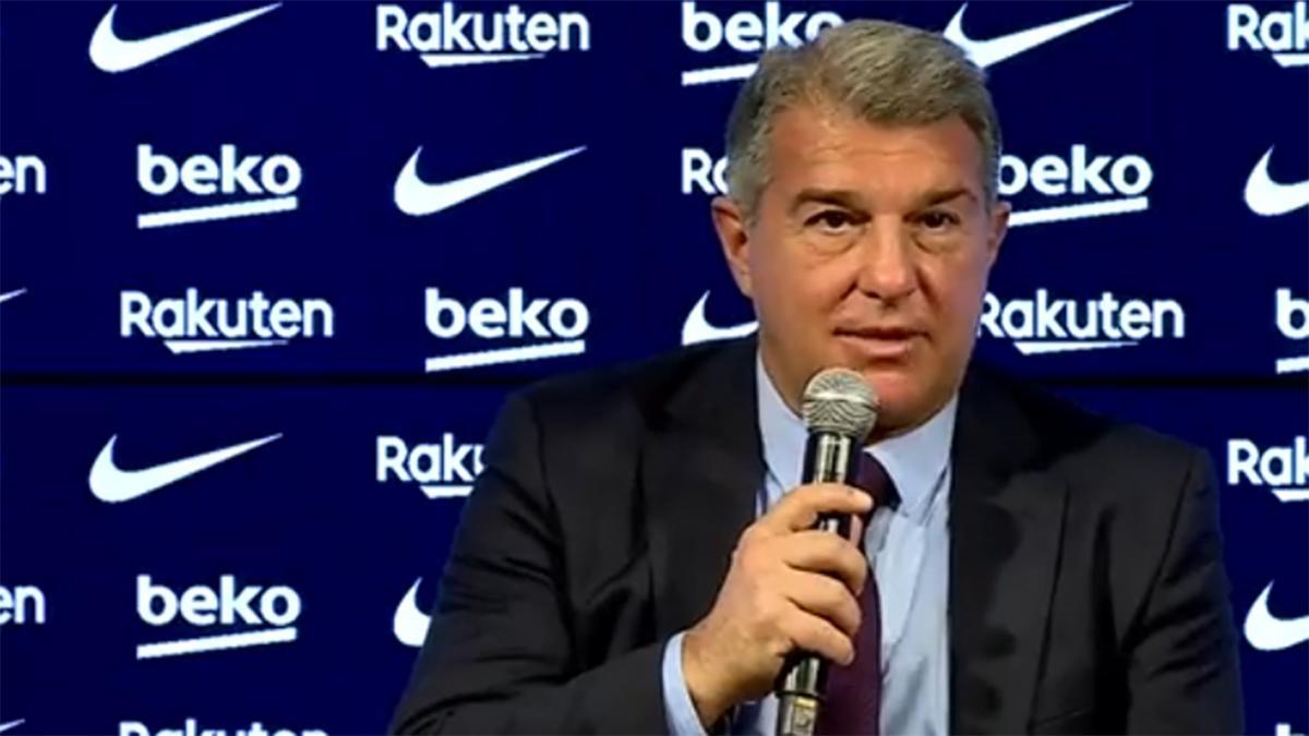 Laporta se da un baño de masas en Sevilla