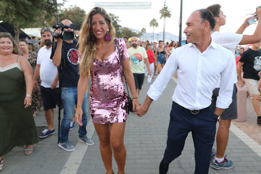 Gran expectación ante el único concierto de Jennifer Lopez en España. Se han formado largas colas hasta la apertura de las puertas del recinto del Marenostrum Castle Park, escenario del concierto.