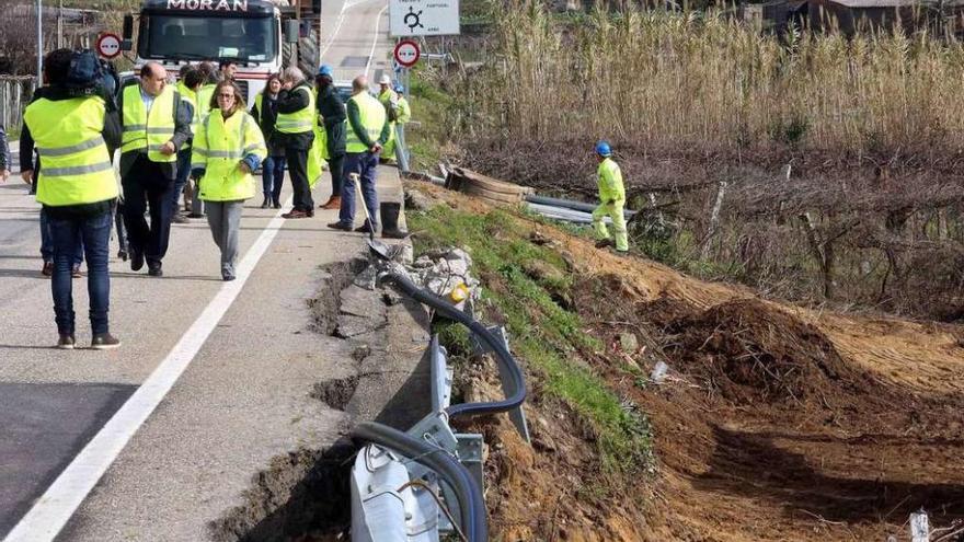 Supervisión de los daños causados por el temporal en la carretera PO-400. // A. Hernández