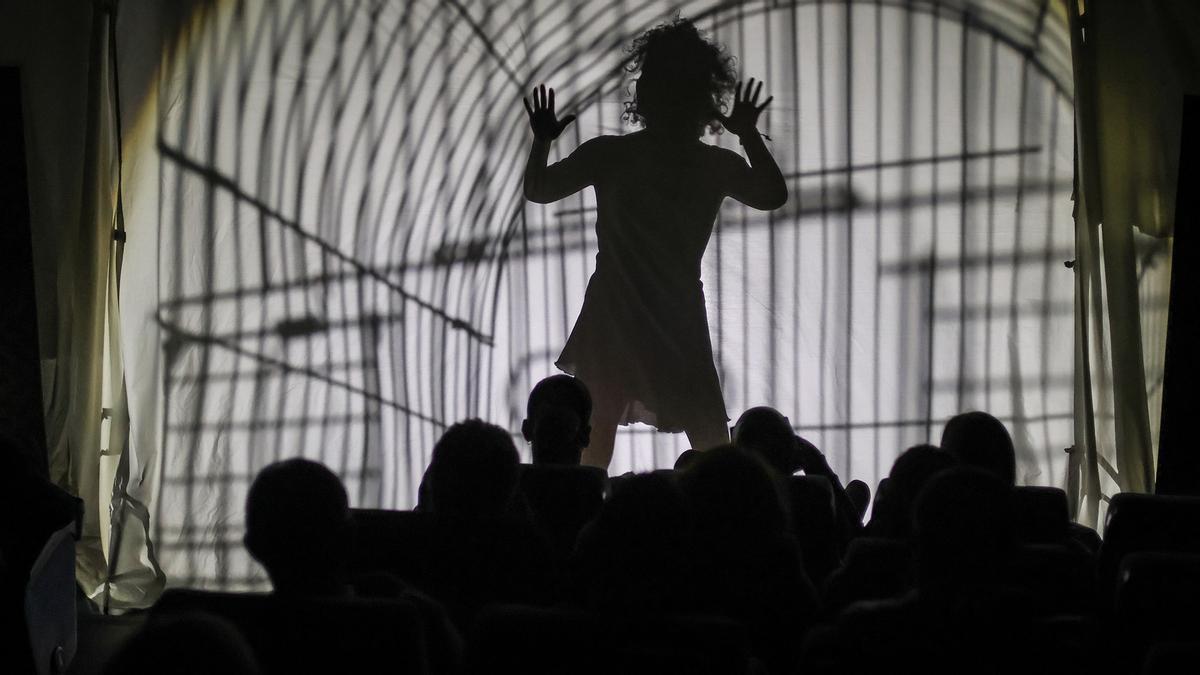 Representación de 'A contra luz del silencio', en Onda.