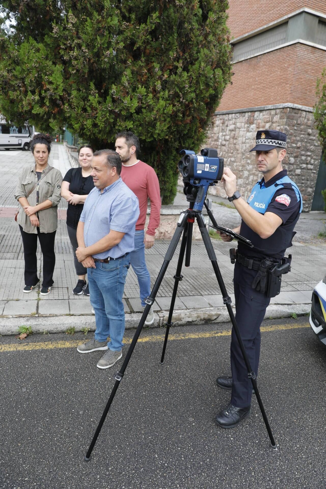 EN IMÁGENES: Así fue la presentación del radar portátil en Avilés.
