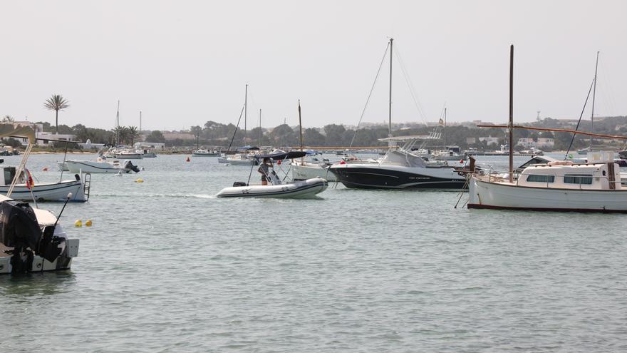 Usuarios de s’Estany des Peix denuncian ante la Fiscalía un presunto delito contra el medio ambiente por los fondeos