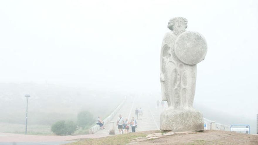 Niebla en la zona de la Torre de Hércules, A Coruña.