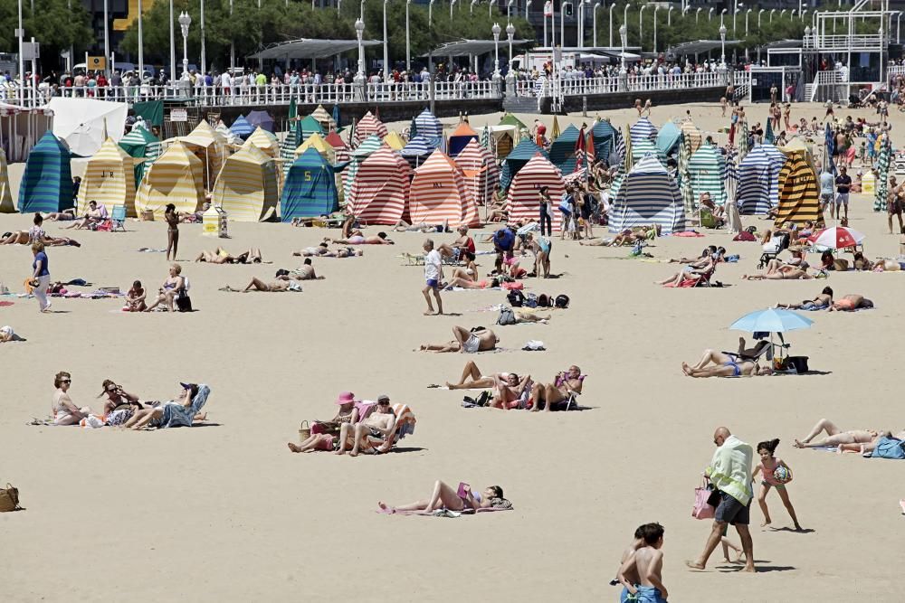 Lleno en la playa de San Lorenzo.