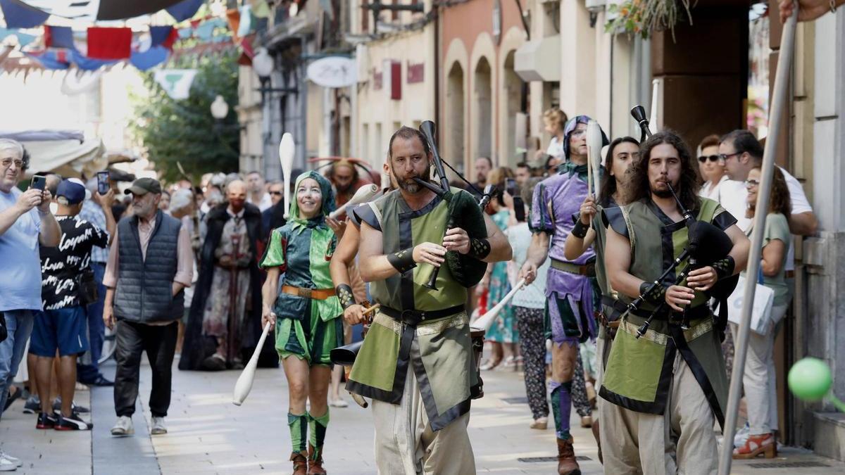 Ambiente en la calle de La Fruta en la última edición del mercado medieval, el pasado verano.