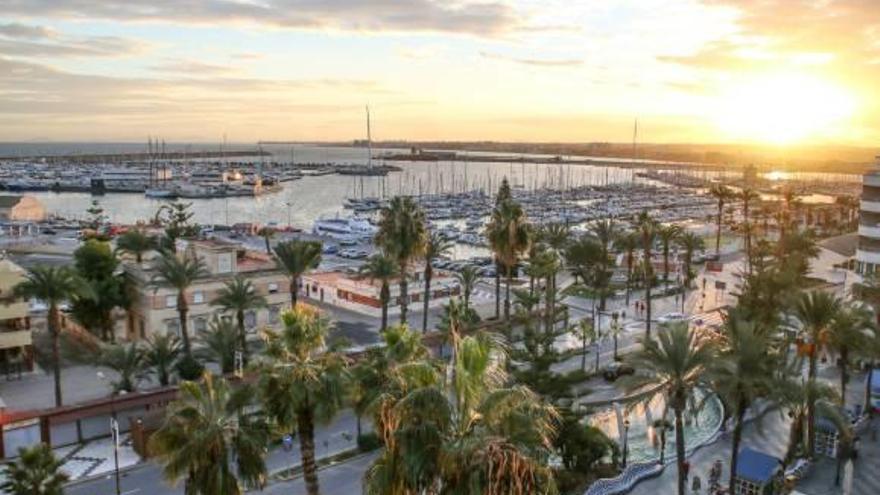 Torrevieja rebaja el IBI un 10% a 64.000 pisos y dejará de ingresar 3,6 millones