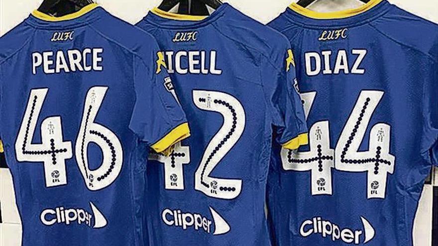 El Leeds lució en sus redes sociales las camisetas de sus debutantes.