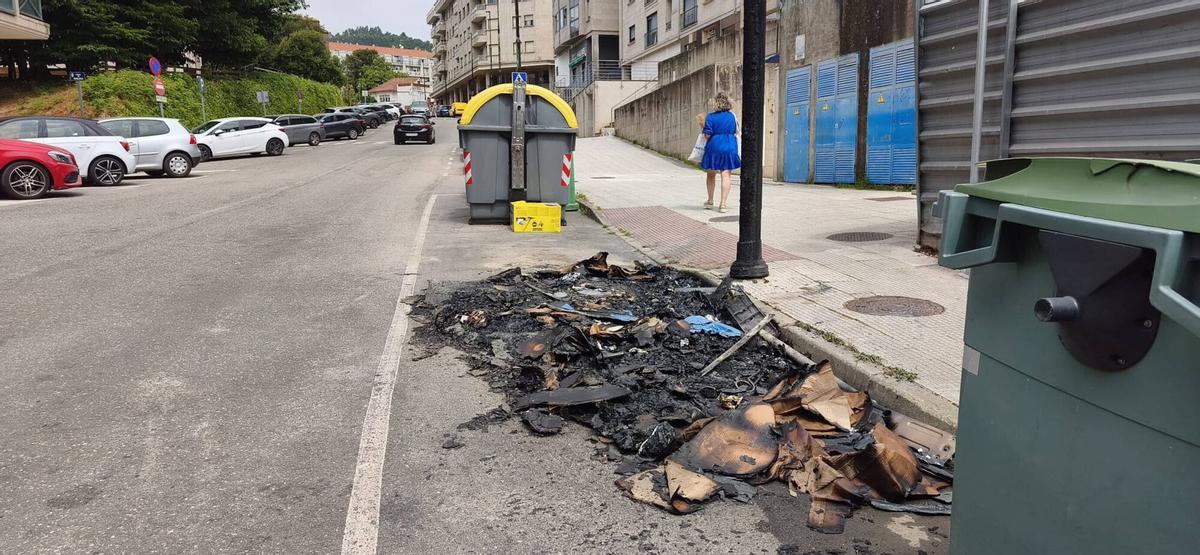 CONTENEDORES QUEMADOS POR EL MUNDIAL EN AV DE GALICIA