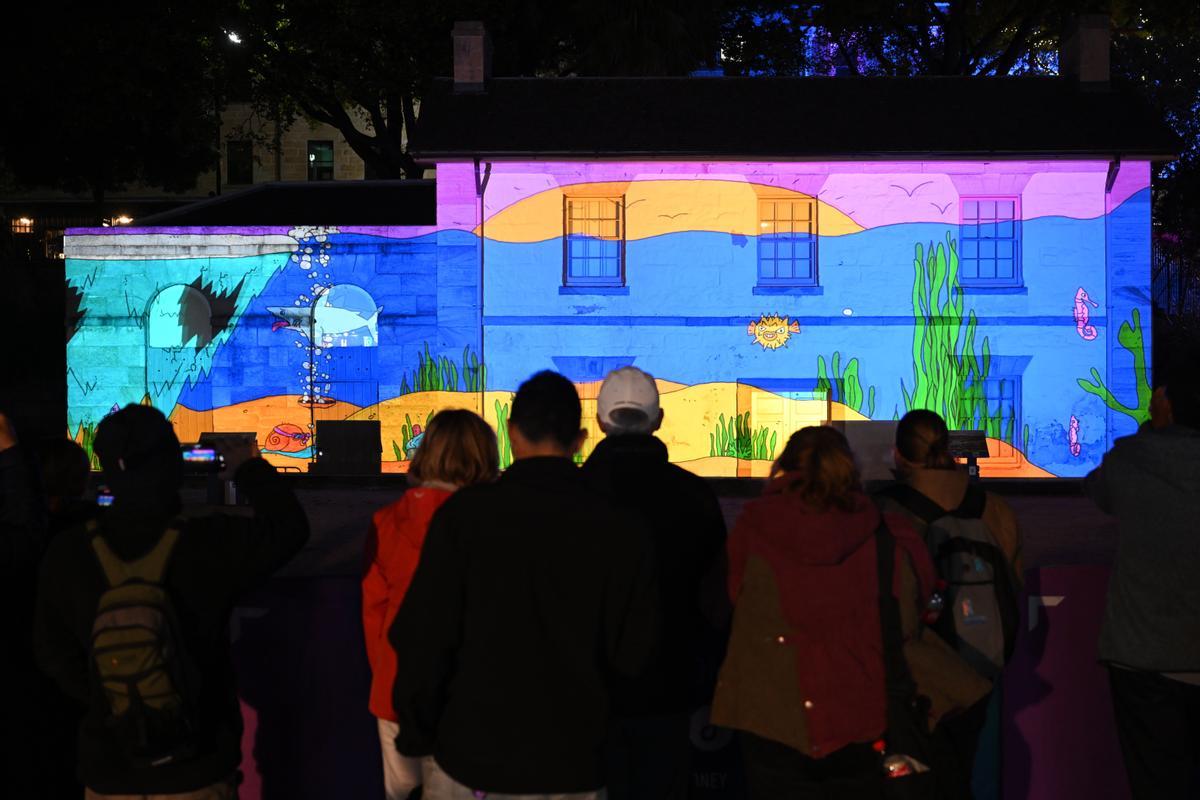 Un festival de luces tiñe de color los edificios icónicos de Sídney